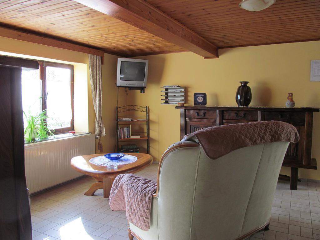 Les Chevrefeuilles Villa Walcourt Exterior photo